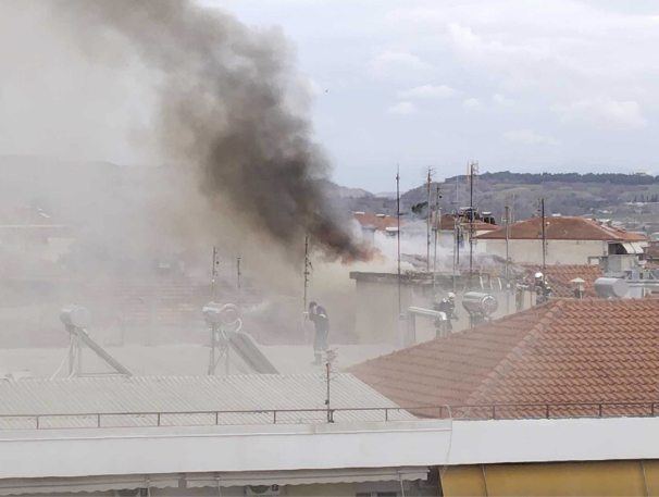 Πυρκαγιά σε διαμέρισμα πολυκατοικίας επί των οδών Γονατά και 25ης Μαρτίου στην Πτολεμαΐδα